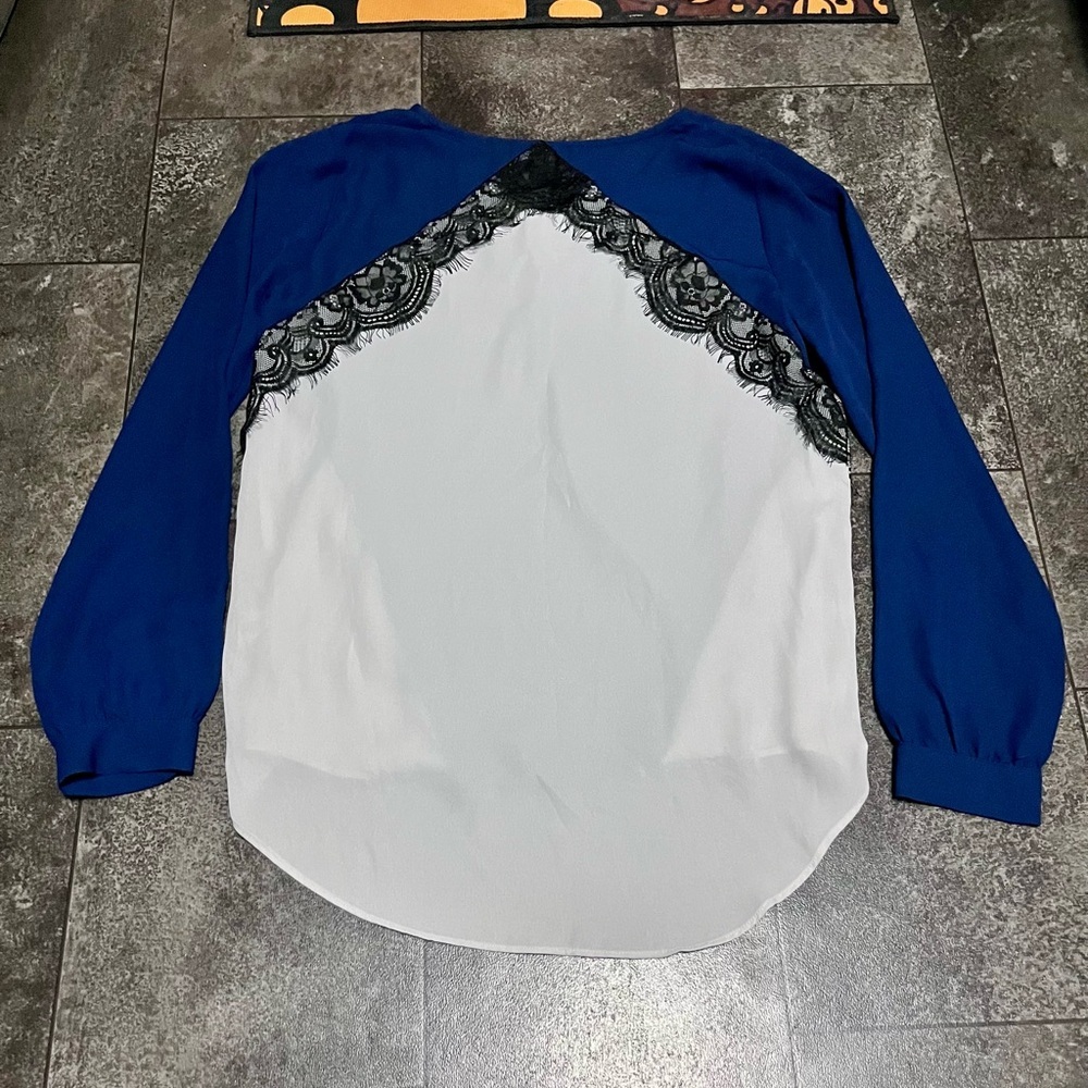 Beautiful apt. 9 Blue and White Top with Black Lace Long Sleeve Top - Picture 2 of 5